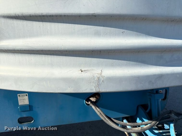 image for item DQ7958 2000 Genie S-40 boom lift