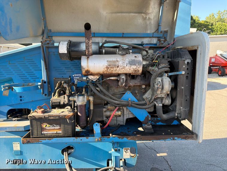 image for item DQ7958 2000 Genie S-40 boom lift