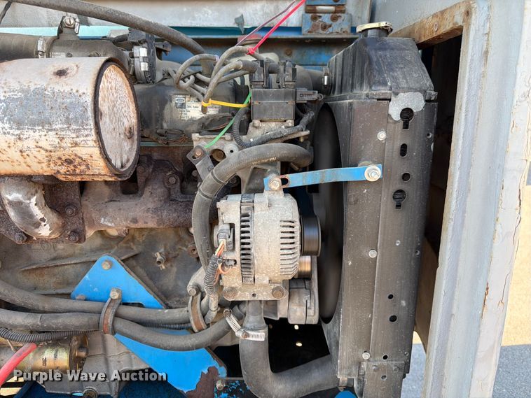 image for item DQ7958 2000 Genie S-40 boom lift