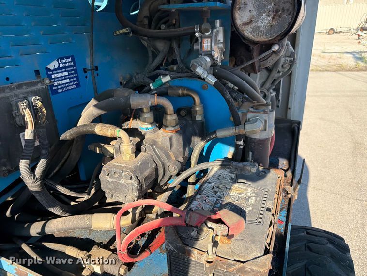 image for item DQ7958 2000 Genie S-40 boom lift
