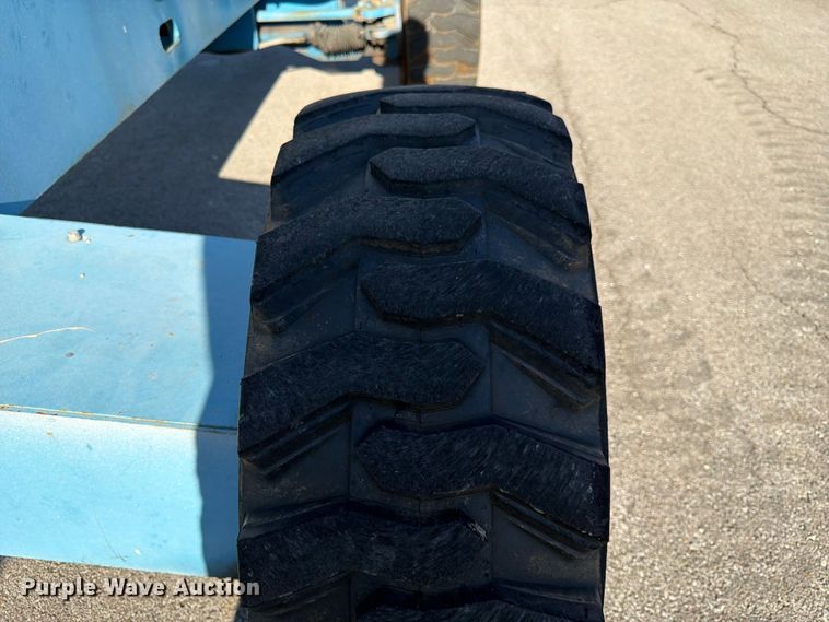 image for item DQ7958 2000 Genie S-40 boom lift