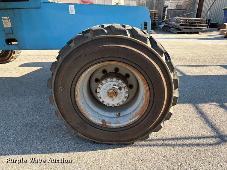 image for item DQ7958 2000 Genie S-40 boom lift