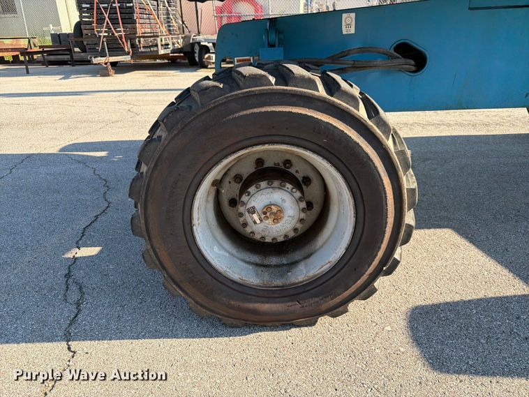 image for item DQ7958 2000 Genie S-40 boom lift