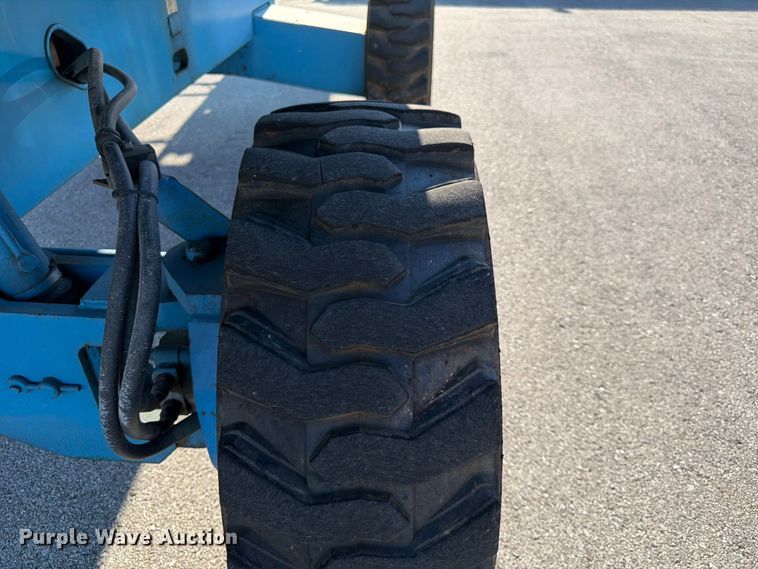 image for item DQ7958 2000 Genie S-40 boom lift