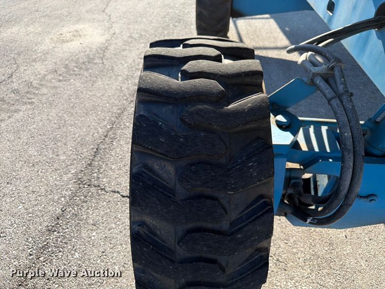 image for item DQ7958 2000 Genie S-40 boom lift