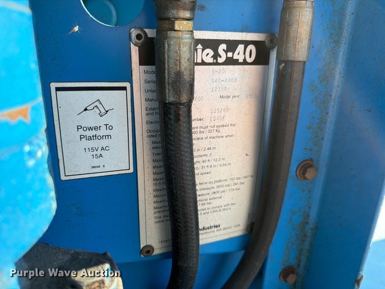 image for item DQ7958 2000 Genie S-40 boom lift
