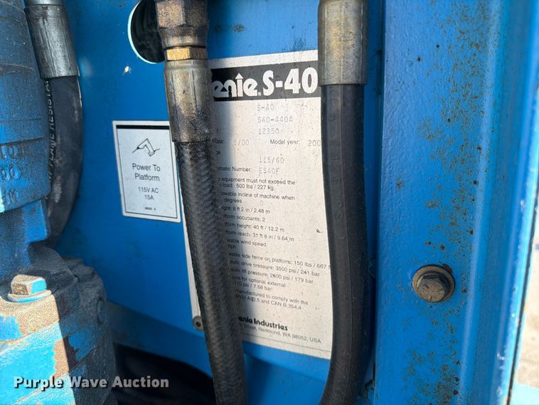 image for item DQ7958 2000 Genie S-40 boom lift