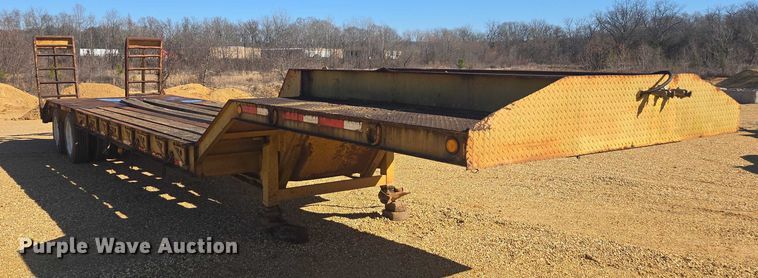 image for item DU2697 1995 Sun Manufacturing drop deck equipment trailer