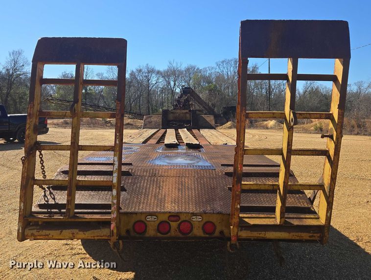 image for item DU2697 1995 Sun Manufacturing drop deck equipment trailer