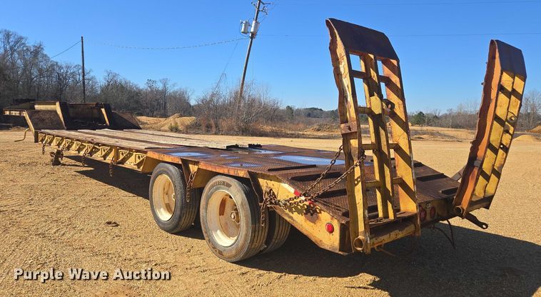 image for item DU2697 1995 Sun Manufacturing drop deck equipment trailer
