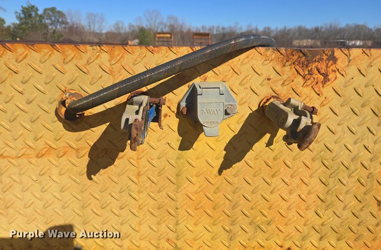 image for item DU2697 1995 Sun Manufacturing drop deck equipment trailer