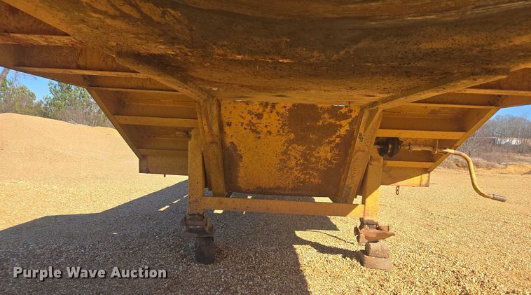 image for item DU2697 1995 Sun Manufacturing drop deck equipment trailer