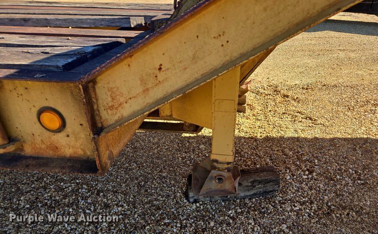 image for item DU2697 1995 Sun Manufacturing drop deck equipment trailer