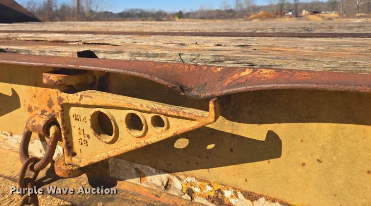 image for item DU2697 1995 Sun Manufacturing drop deck equipment trailer