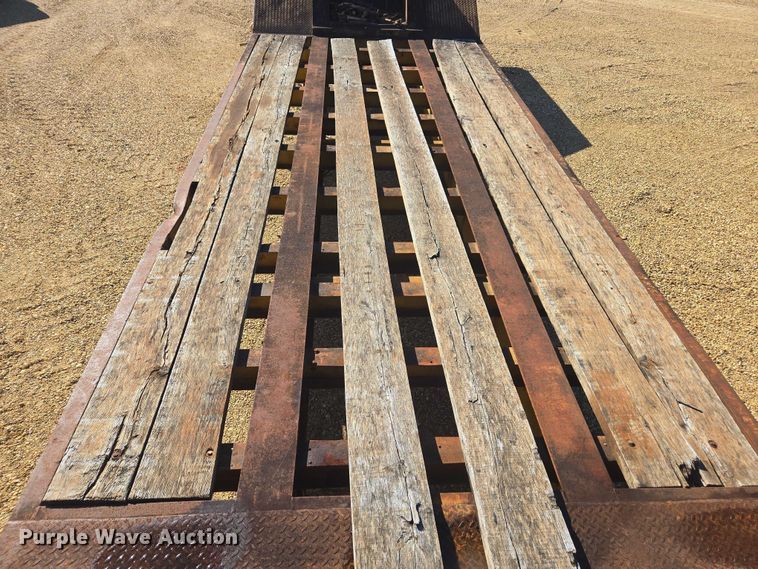 image for item DU2697 1995 Sun Manufacturing drop deck equipment trailer