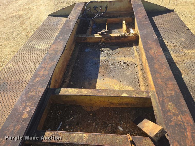 image for item DU2697 1995 Sun Manufacturing drop deck equipment trailer