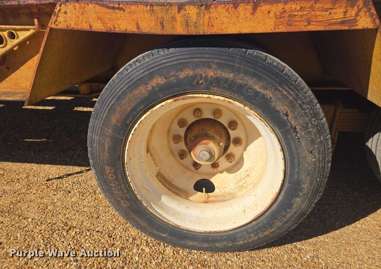 image for item DU2697 1995 Sun Manufacturing drop deck equipment trailer
