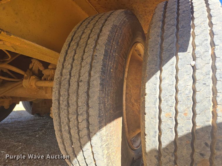 image for item DU2697 1995 Sun Manufacturing drop deck equipment trailer