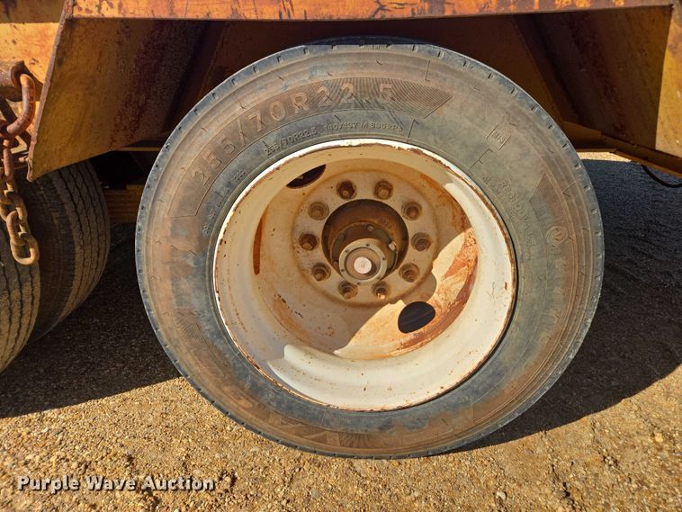 image for item DU2697 1995 Sun Manufacturing drop deck equipment trailer
