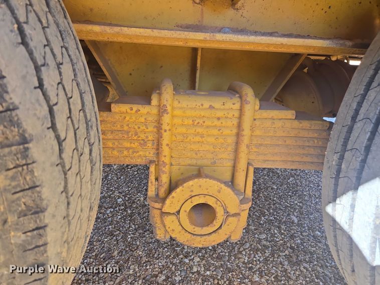 image for item DU2697 1995 Sun Manufacturing drop deck equipment trailer