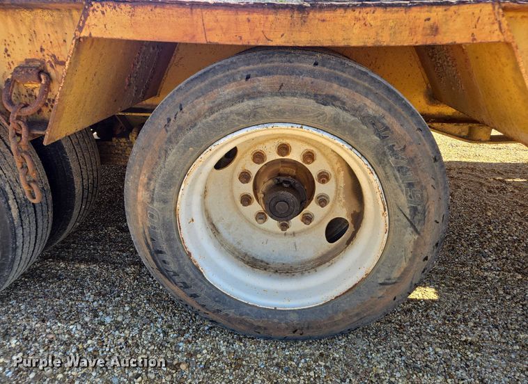 image for item DU2697 1995 Sun Manufacturing drop deck equipment trailer