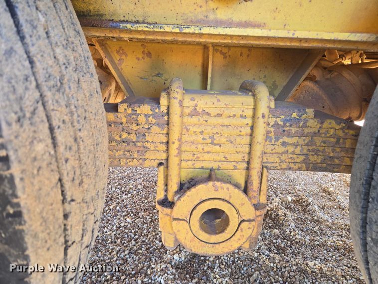 image for item DU2697 1995 Sun Manufacturing drop deck equipment trailer