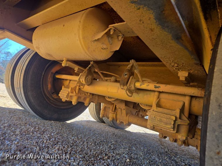 image for item DU2697 1995 Sun Manufacturing drop deck equipment trailer