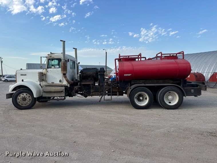 image for item DW6775 1978 Kenworth water truck