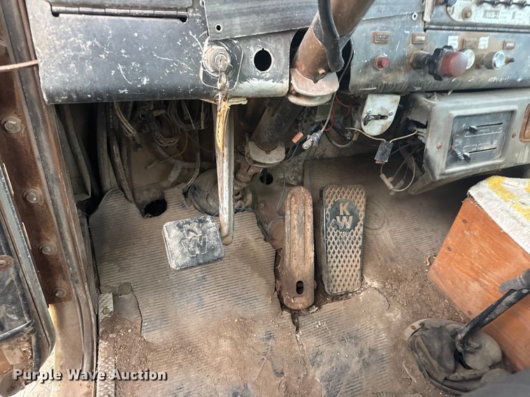 image for item DW6775 1978 Kenworth water truck