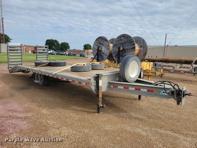 image for item DZ7338 2017 Rice equipment trailer