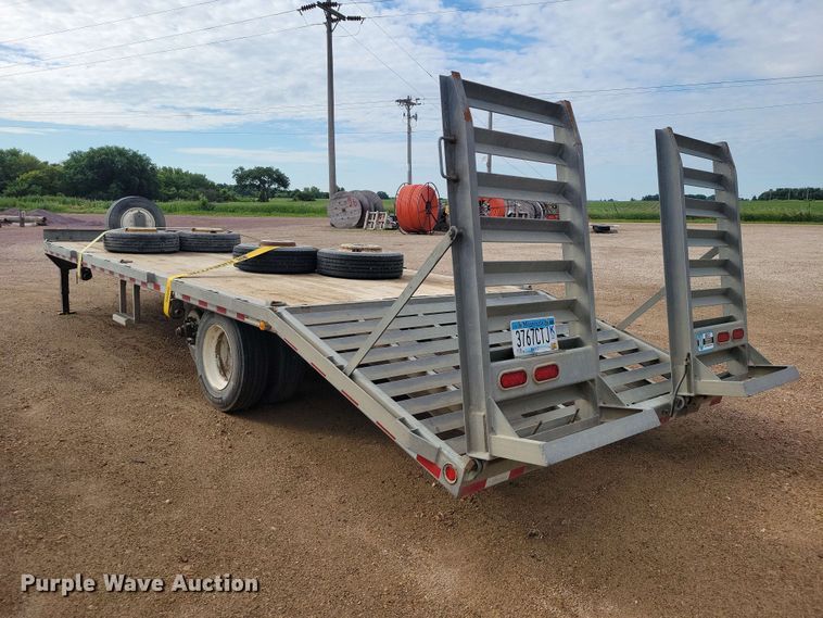 image for item DZ7338 2017 Rice equipment trailer