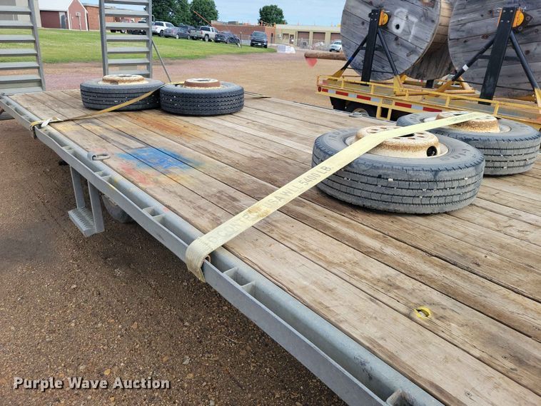 image for item DZ7338 2017 Rice equipment trailer