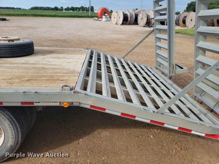 image for item DZ7338 2017 Rice equipment trailer