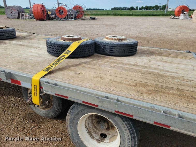 image for item DZ7338 2017 Rice equipment trailer