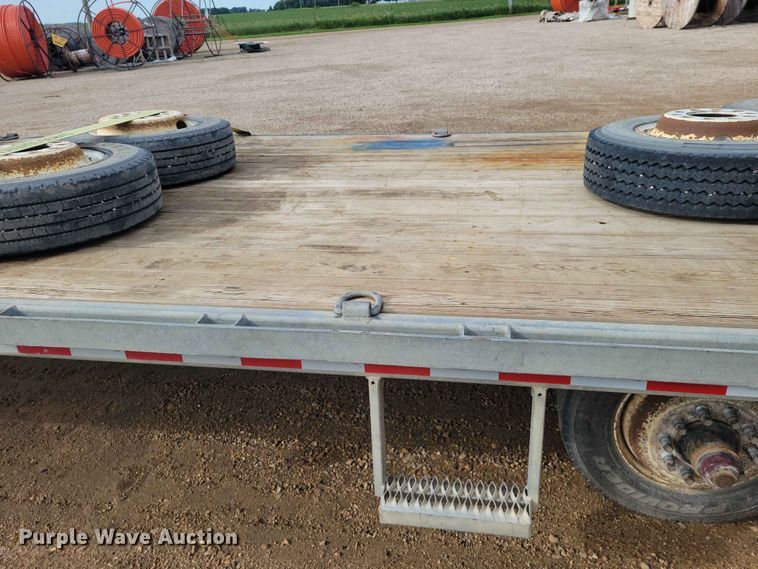 image for item DZ7338 2017 Rice equipment trailer