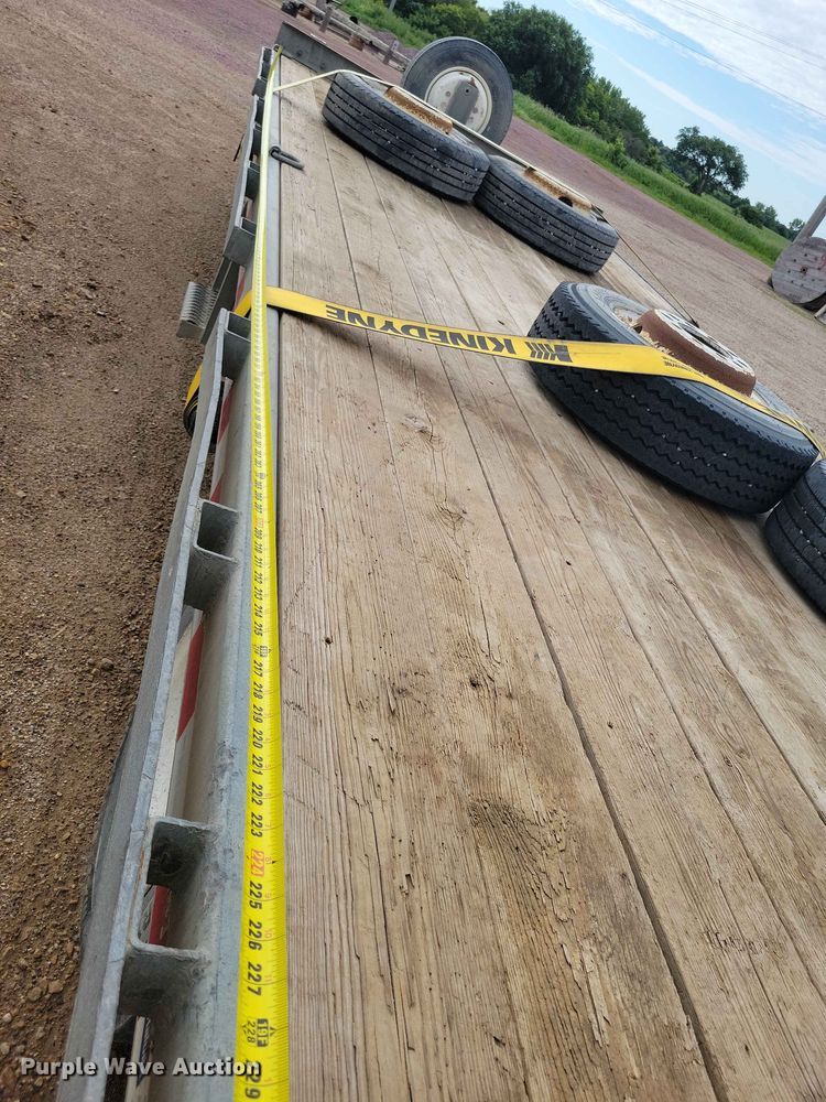 image for item DZ7338 2017 Rice equipment trailer