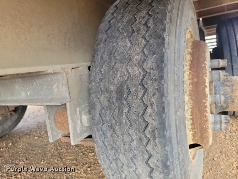 image for item DZ7338 2017 Rice equipment trailer