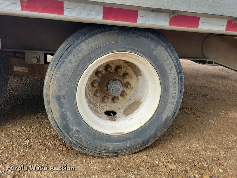 image for item DZ7338 2017 Rice equipment trailer