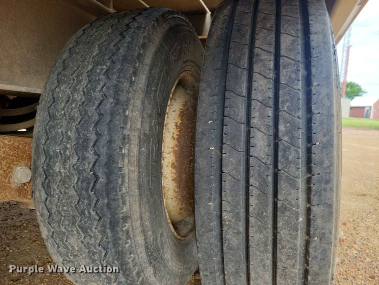 image for item DZ7338 2017 Rice equipment trailer