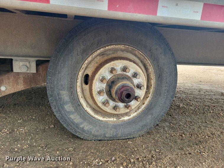 image for item DZ7338 2017 Rice equipment trailer