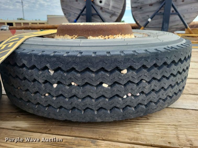image for item DZ7338 2017 Rice equipment trailer