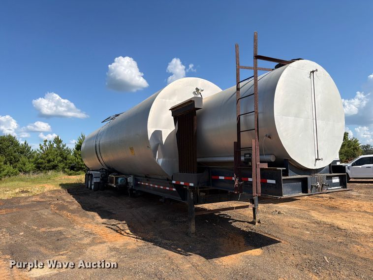 image for item ED5363 Insulated oil tank trailer