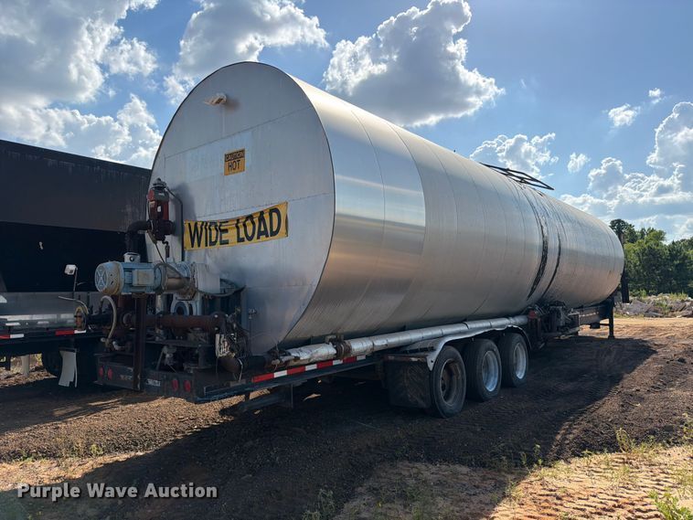 image for item ED5363 Insulated oil tank trailer