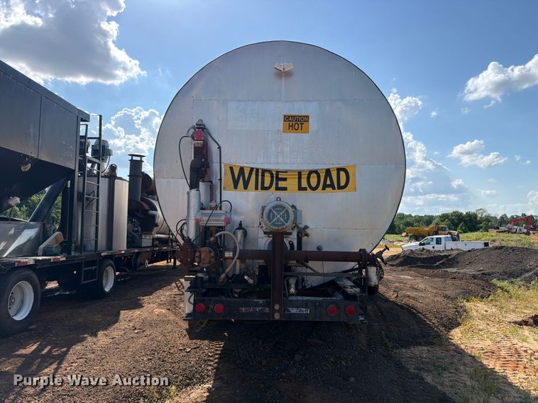 image for item ED5363 Insulated oil tank trailer