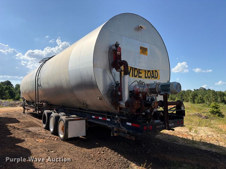 image for item ED5363 Insulated oil tank trailer