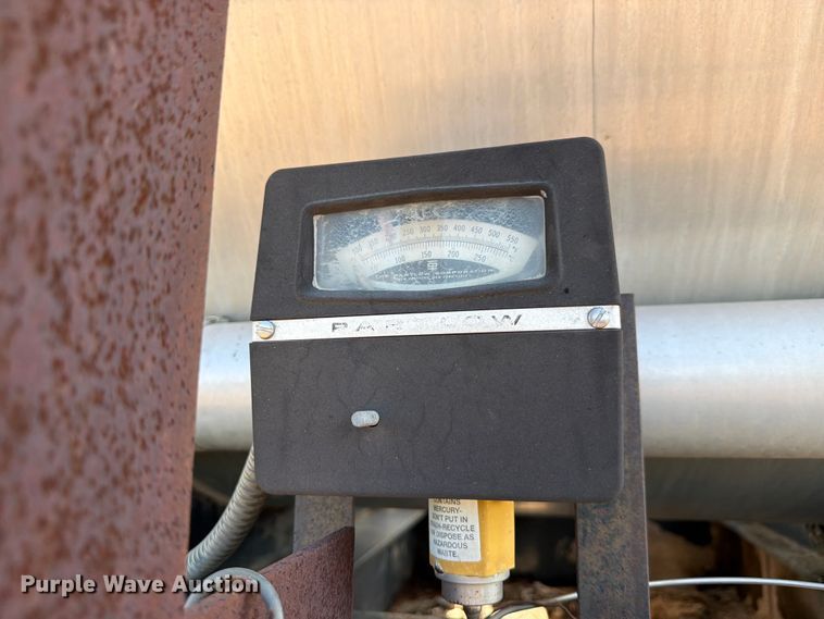 image for item ED5363 Insulated oil tank trailer