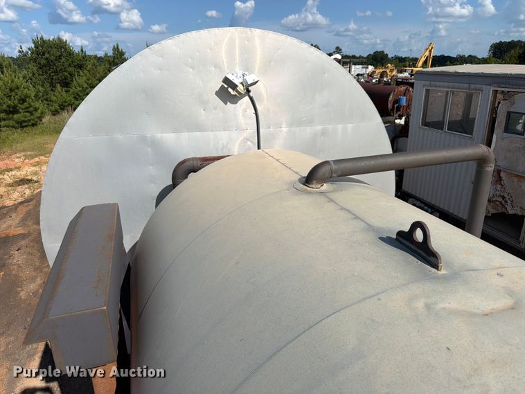 image for item ED5363 Insulated oil tank trailer