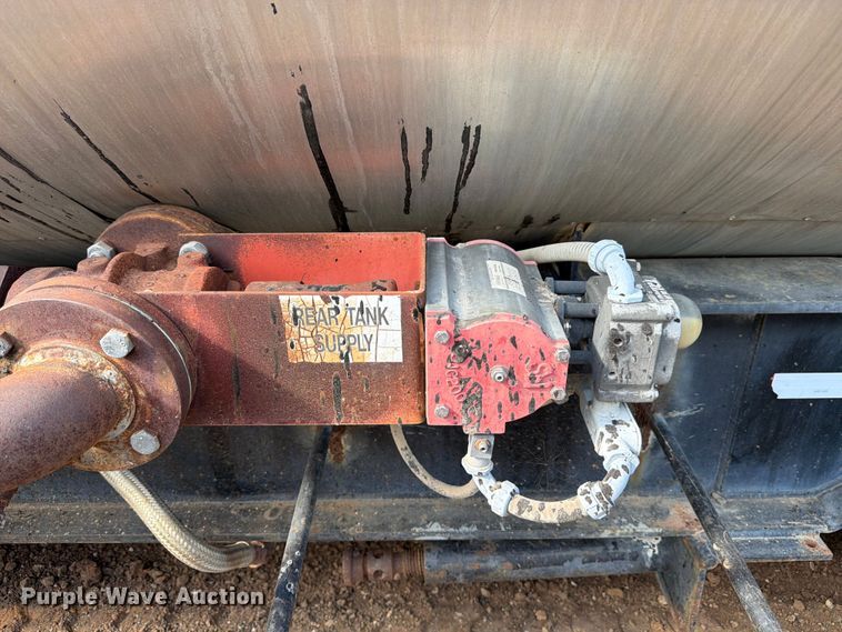 image for item ED5363 Insulated oil tank trailer