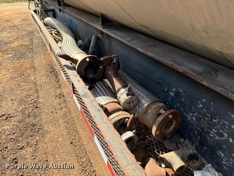image for item ED5363 Insulated oil tank trailer
