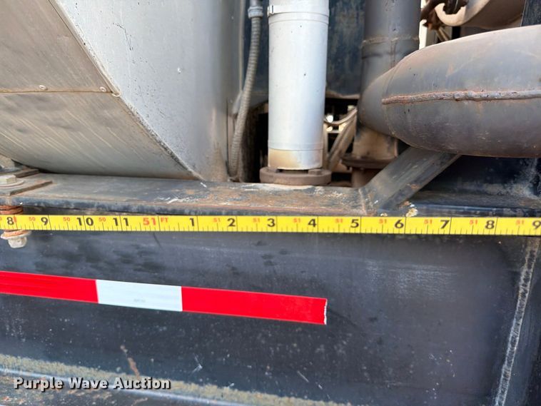 image for item ED5363 Insulated oil tank trailer